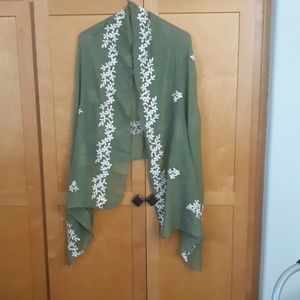 VERSATILE SHAWL/SCARF.   NWOT